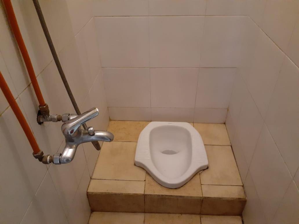 فندق Kost Carmelia Syariah Baranangsiang بوكور الغرفة الصورة